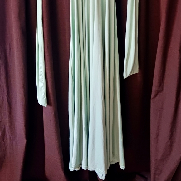 Gown - Picture 2 of 3